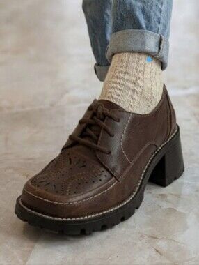 Predictions Woman's Brown Leather Lace-Up Casual Shoes Sz 5.5
